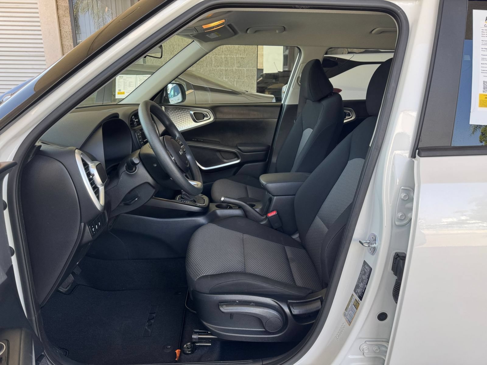 Used 2025 Kia Soul LX w/ LX Technology Package FWD image 24