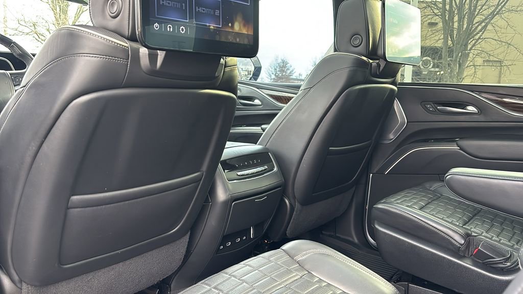 Used 2022 Cadillac Escalade ESV Sport Platinum w/ Heavy-Duty Trailer Package image 33