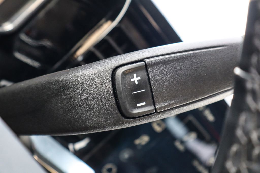 Certified 2025 GMC Sierra 1500 SLT image 23