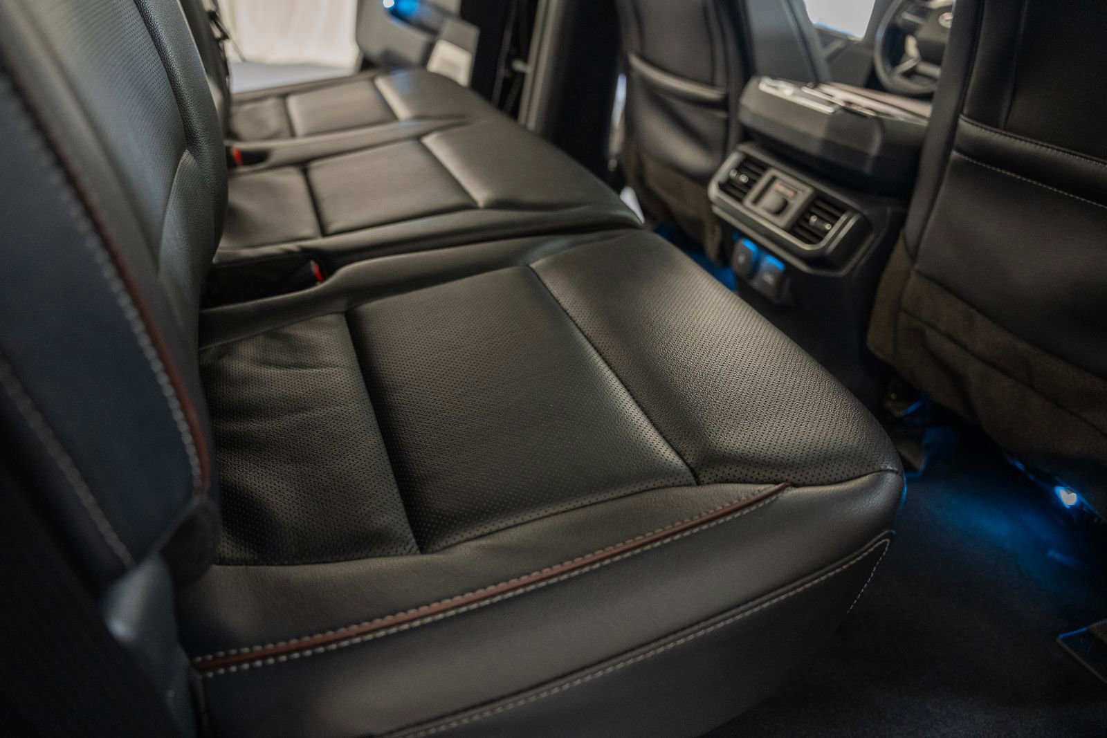 Certified 2023 Ford F150 Lariat w/ Equipment Group 502A High image 40