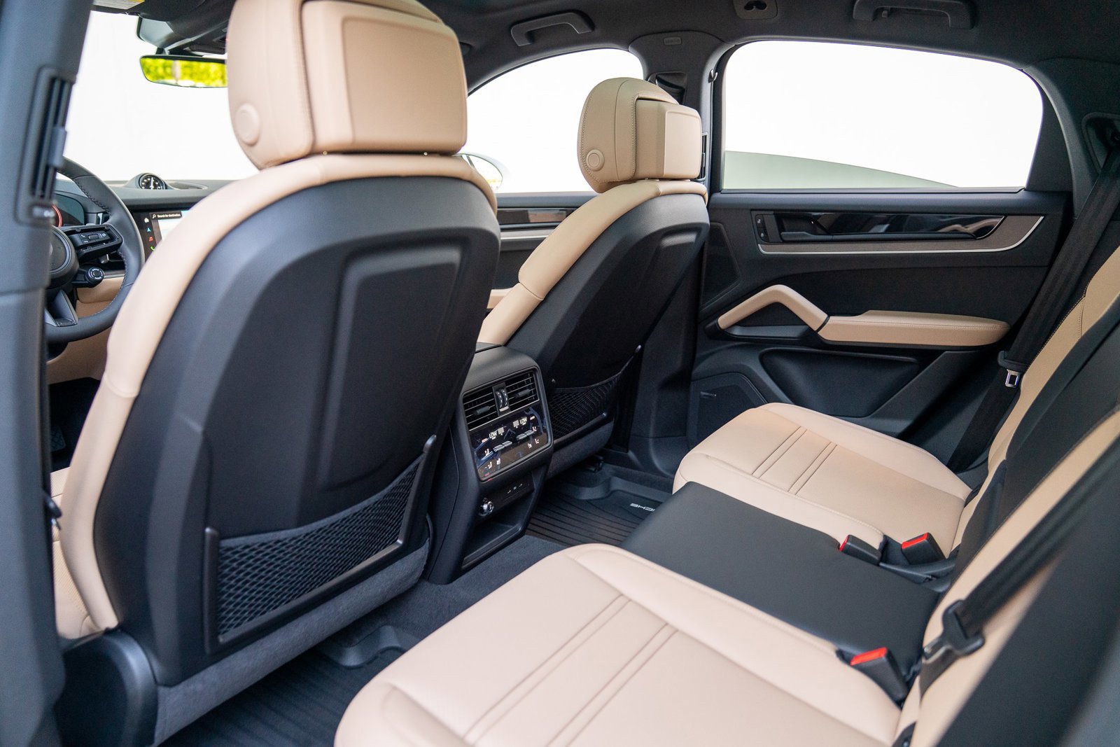 Certified 2025 Porsche Cayenne Coupe AWD/4WD image 19