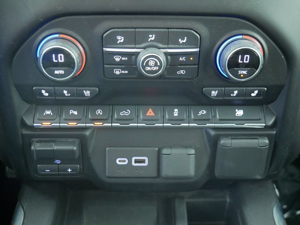 Used 2020 Chevrolet Silverado 1500 High Country w/ Technology Package AWD/4WD image 29