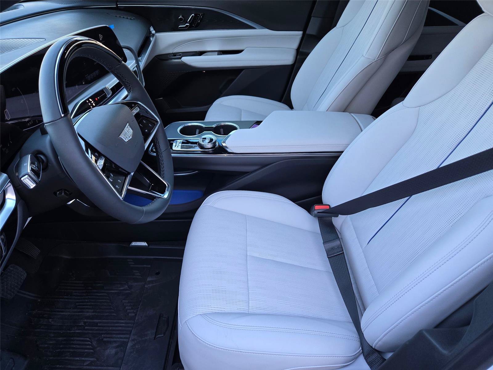 New 2026 Cadillac Lyriq Premium Luxury w/ LPO, Floor Liner Package AWD/4WD image 11