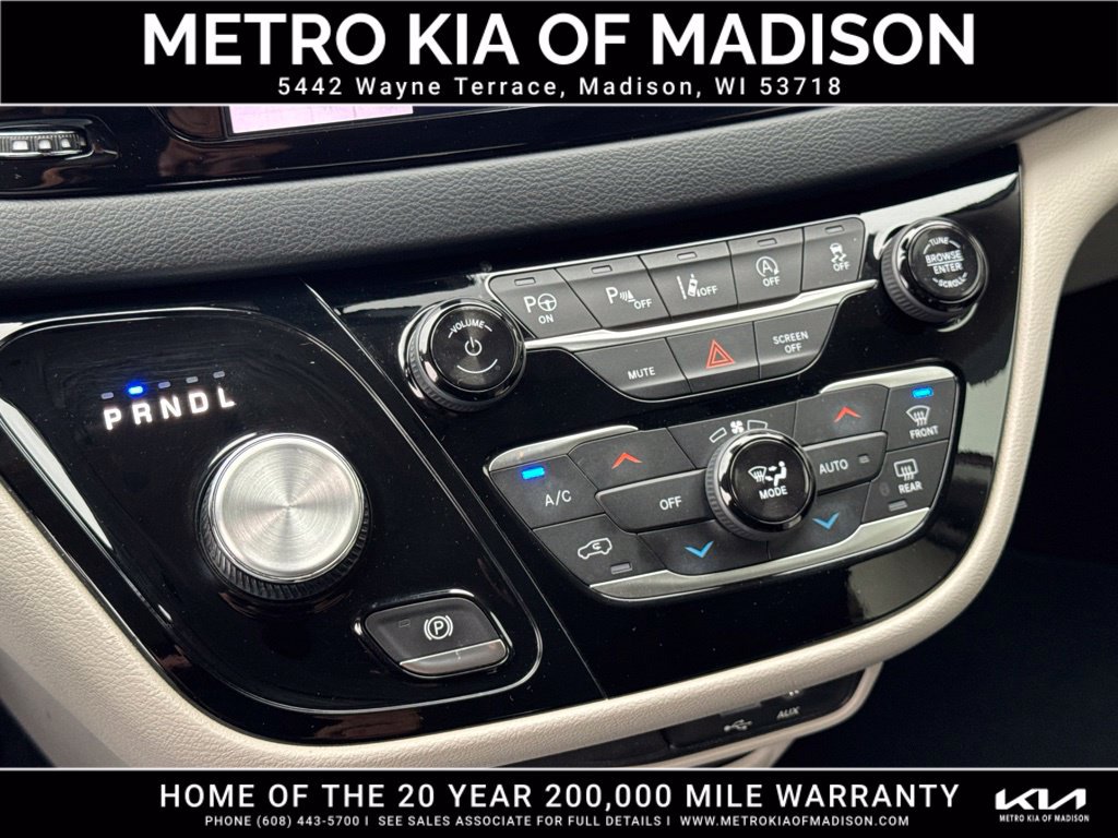 Used 2019 Chrysler Pacifica Touring-L Plus FWD image 24