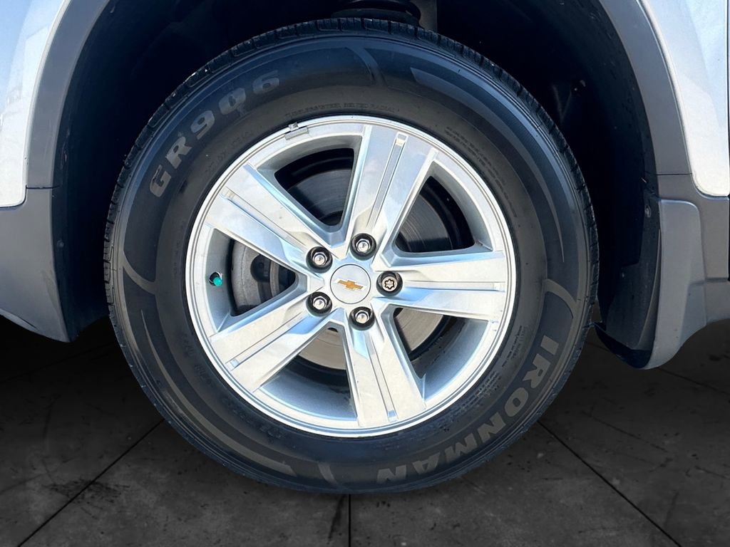 Used 2020 Chevrolet Trax LT w/ LT Convenience Package image 14