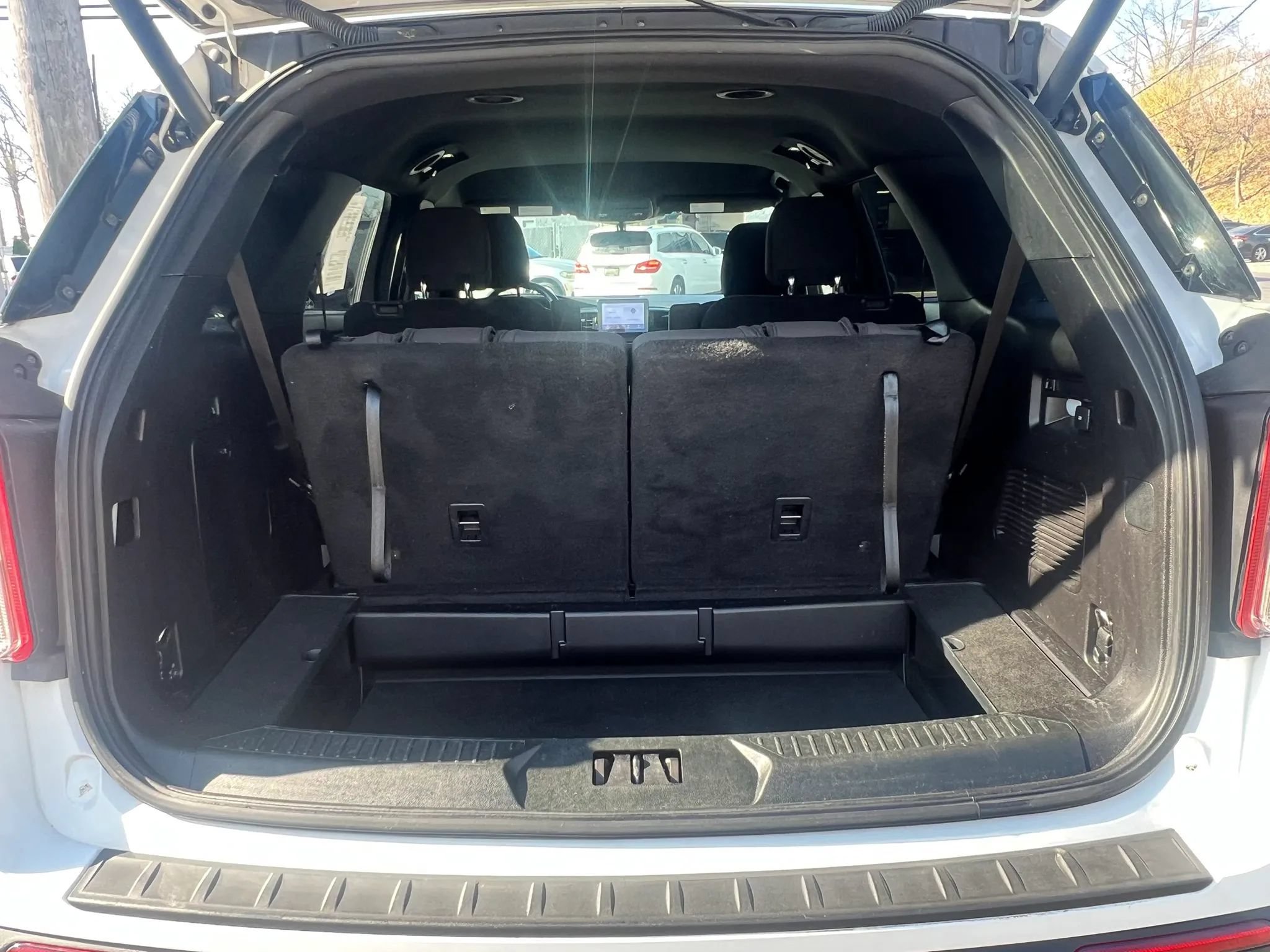 Used 2020 Ford Explorer XLT AWD/4WD image 10