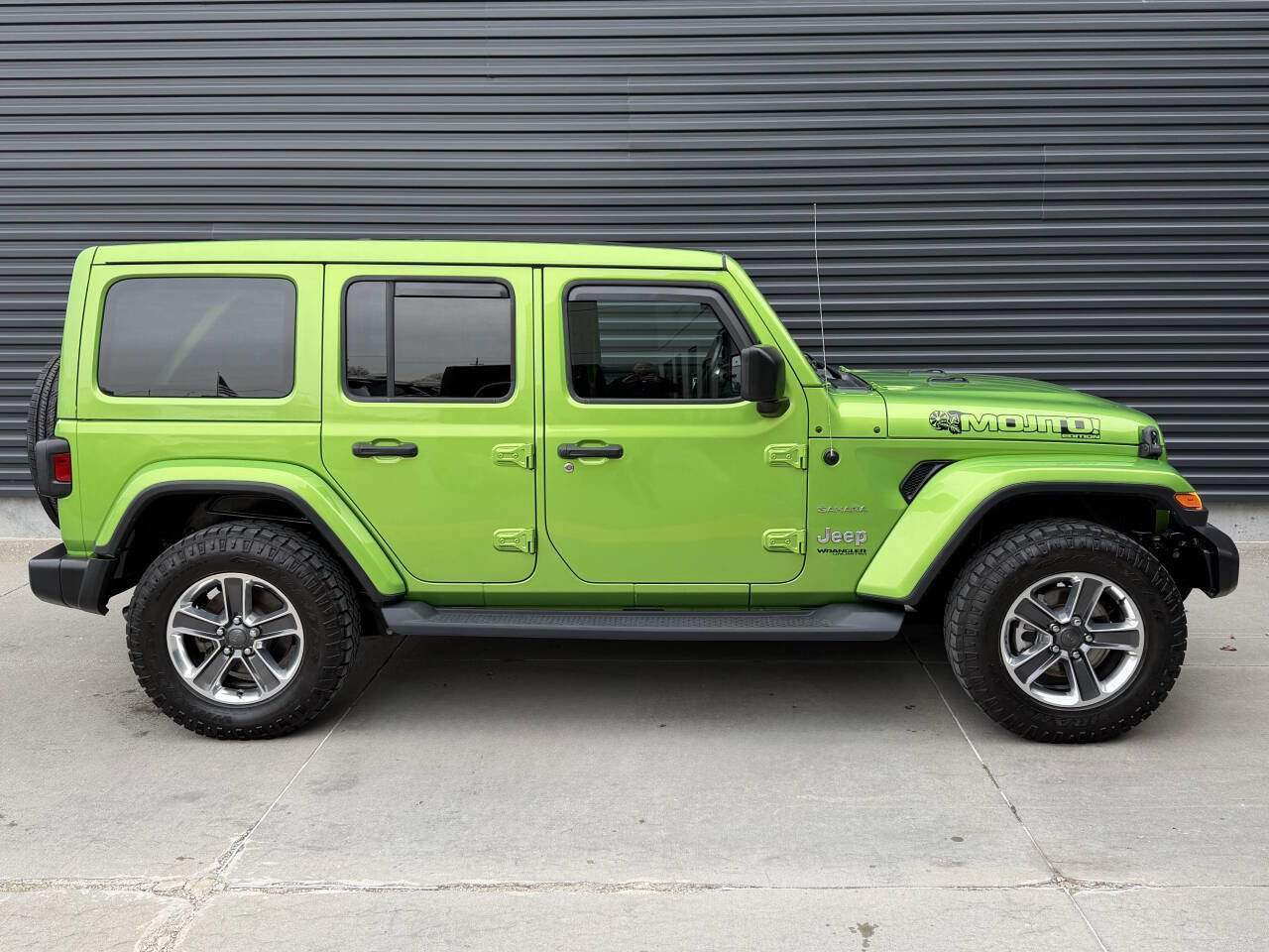 Used 2019 Jeep Wrangler Unlimited Sahara image 11