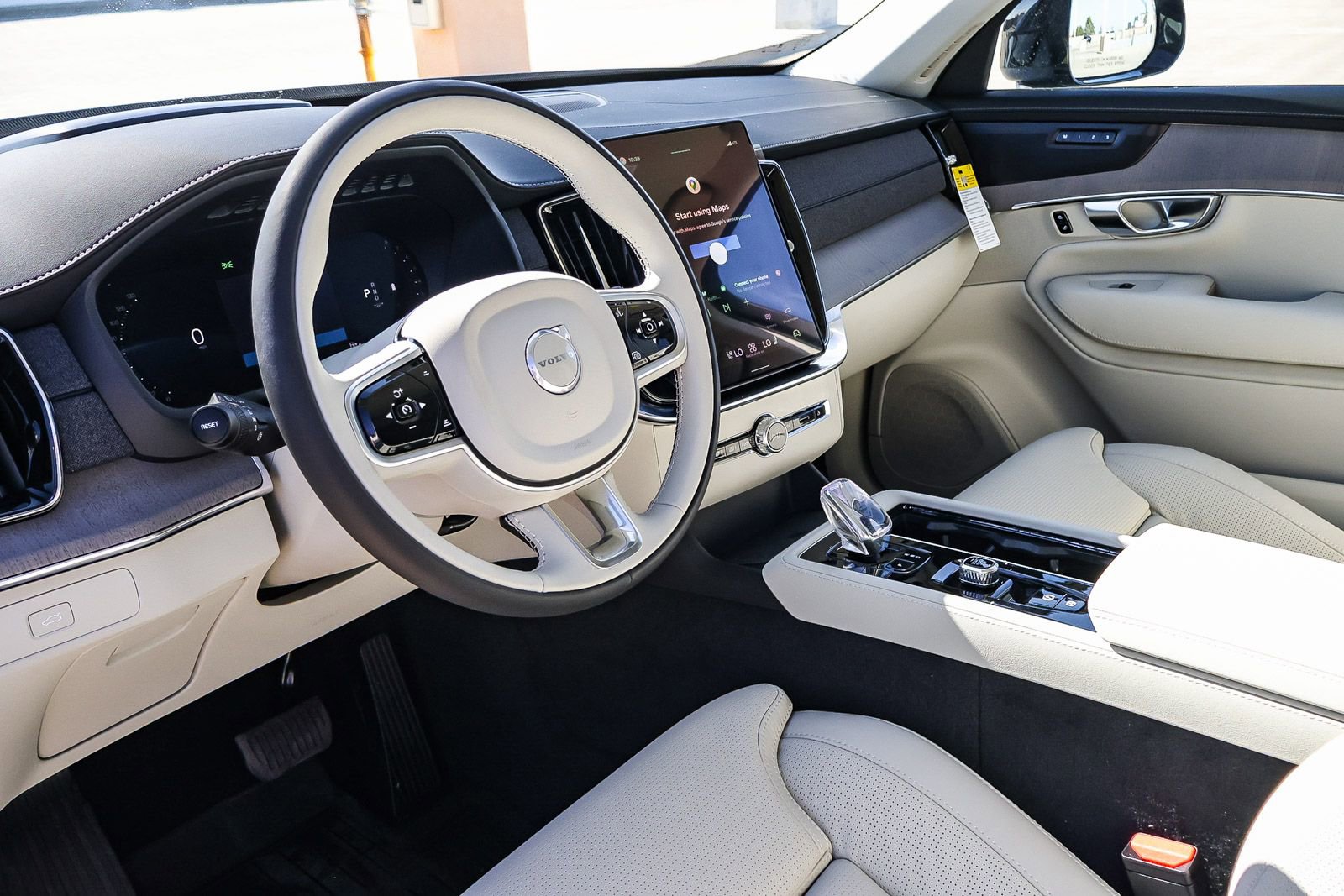 New 2026 Volvo XC90 B6 Ultra w/ Protection Package image 30