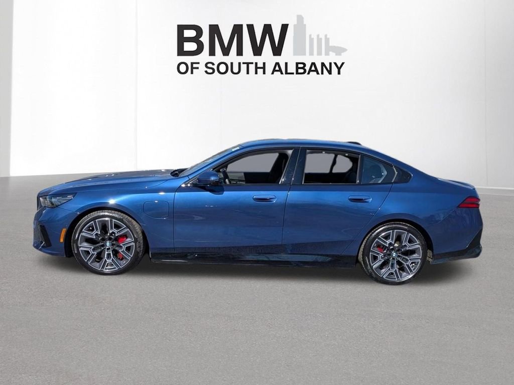 Used 2026 BMW 550e xDrive w/ Executive Package image 3