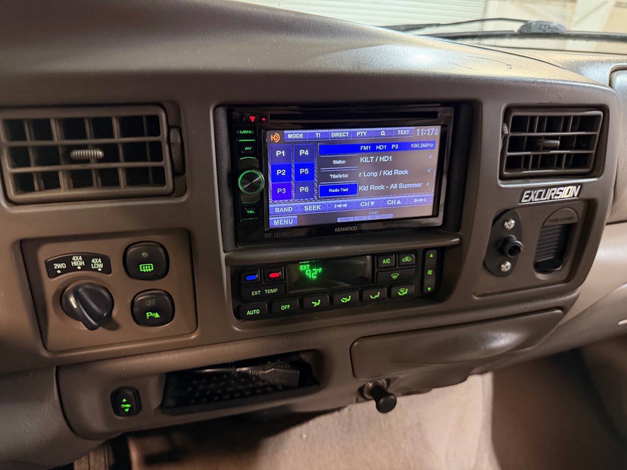 Used 2002 Ford Excursion Limited AWD/4WD image 6