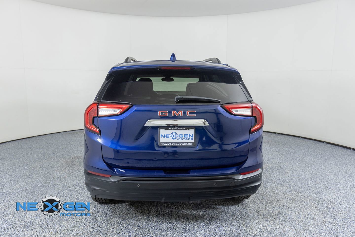 Used 2022 GMC Terrain SLE w/ Driver Convenience Package image 6