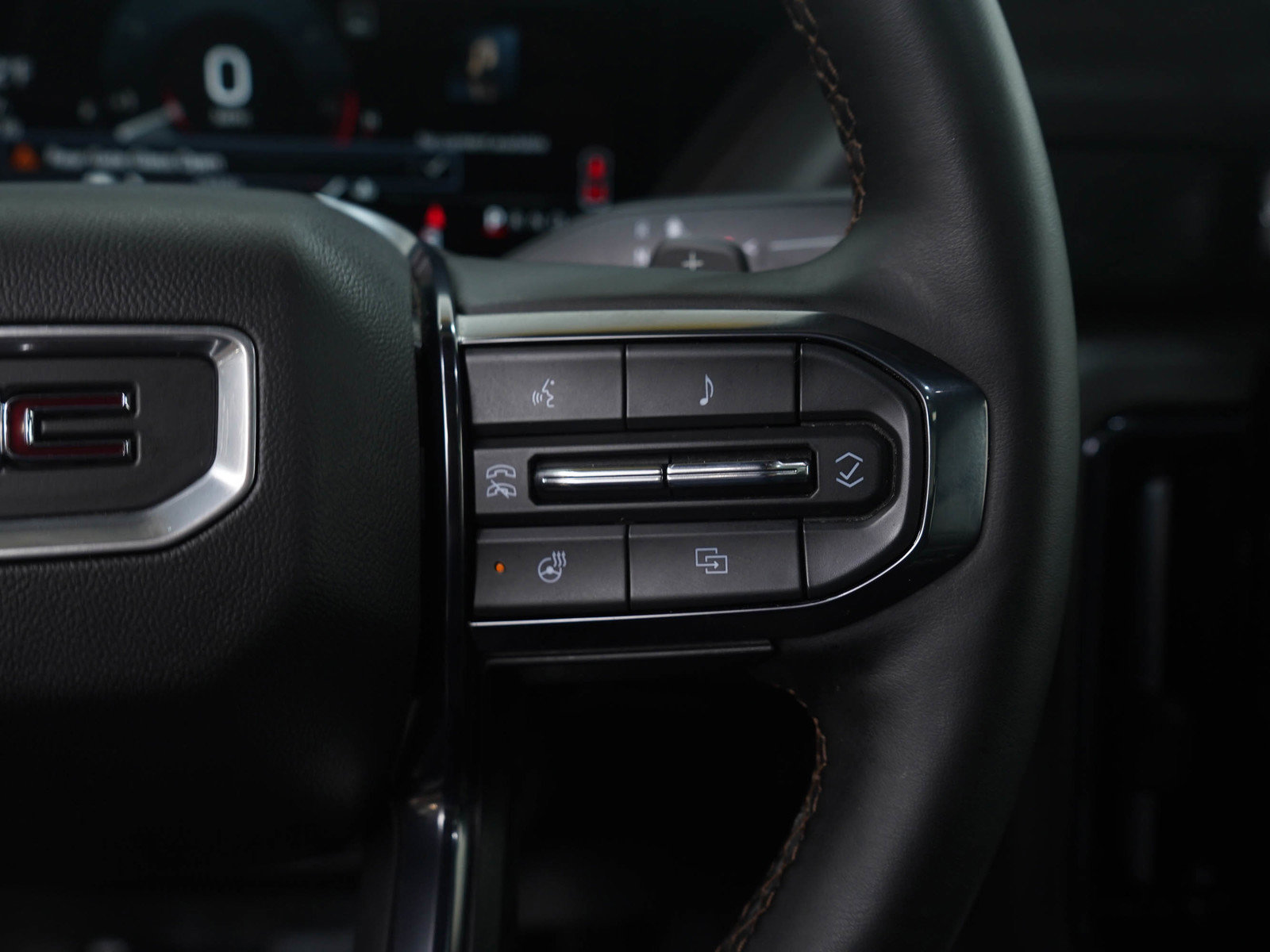 Used 2025 GMC Yukon XL AT4 w/ AT4 Premium Package image 21