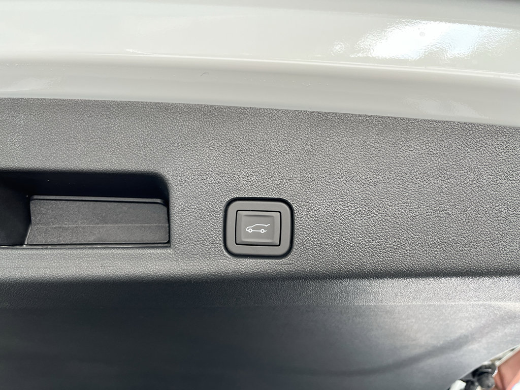 New 2026 Chevrolet Traverse LT FWD image 10