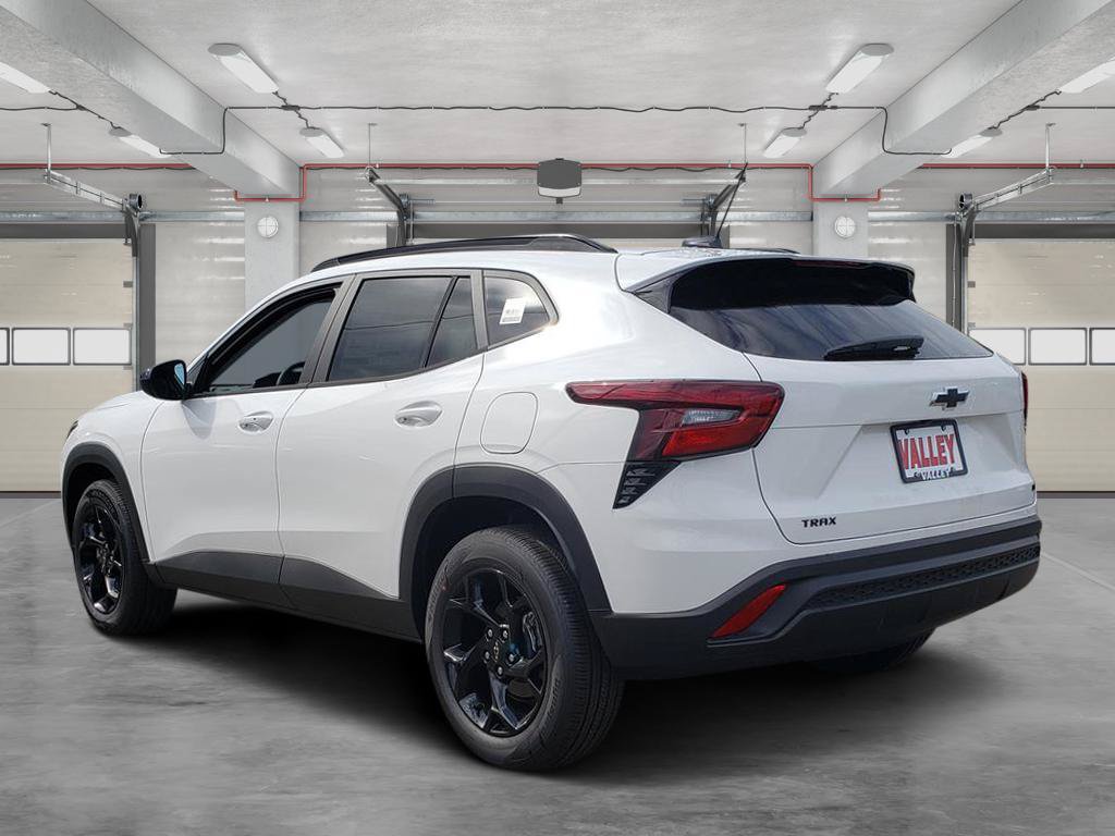 New 2026 Chevrolet Trax LT w/ Sunroof Package FWD image 6