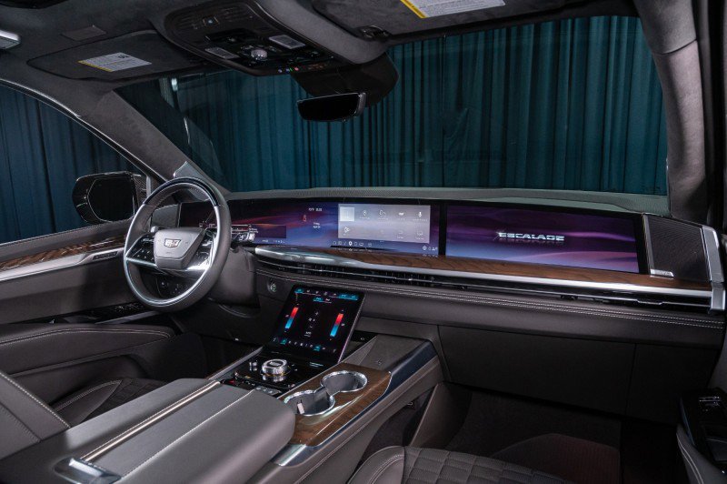 Used 2026 Cadillac Escalade Platinum Sport w/ LPO, ONYX Package AWD/4WD image 4