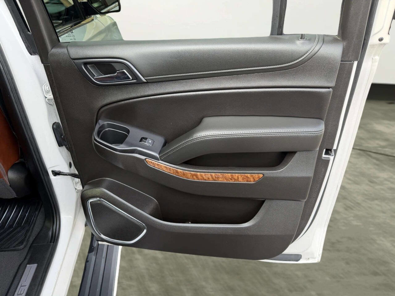 Used 2019 Chevrolet Suburban Premier w/ Premier Plus Edition image 30