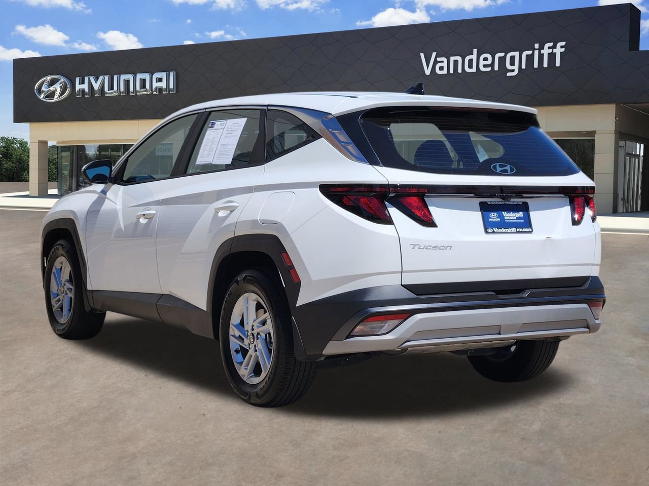Certified 2025 Hyundai Tucson SE FWD image 3