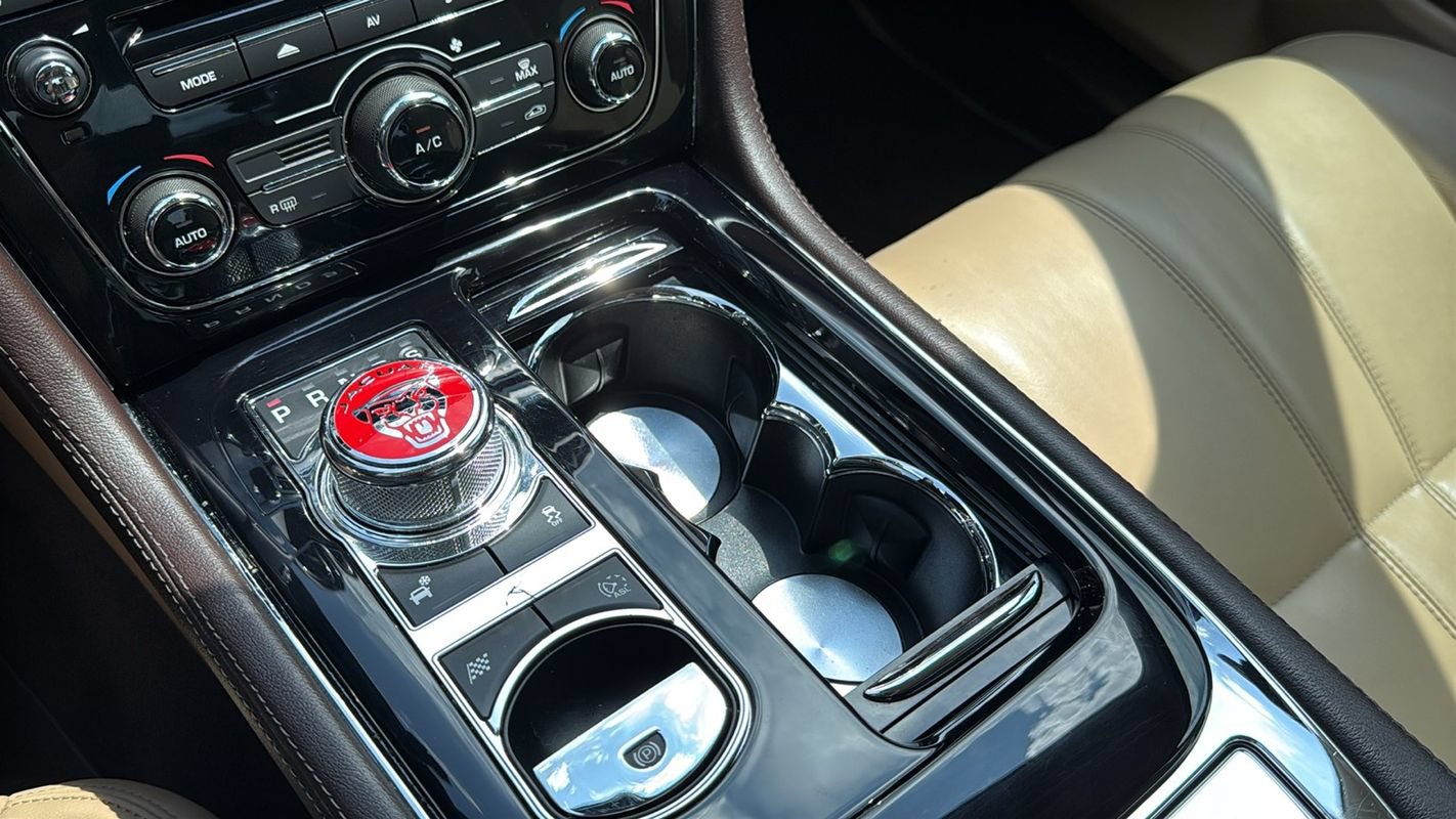 Used 2015 Jaguar XJ AWD image 26
