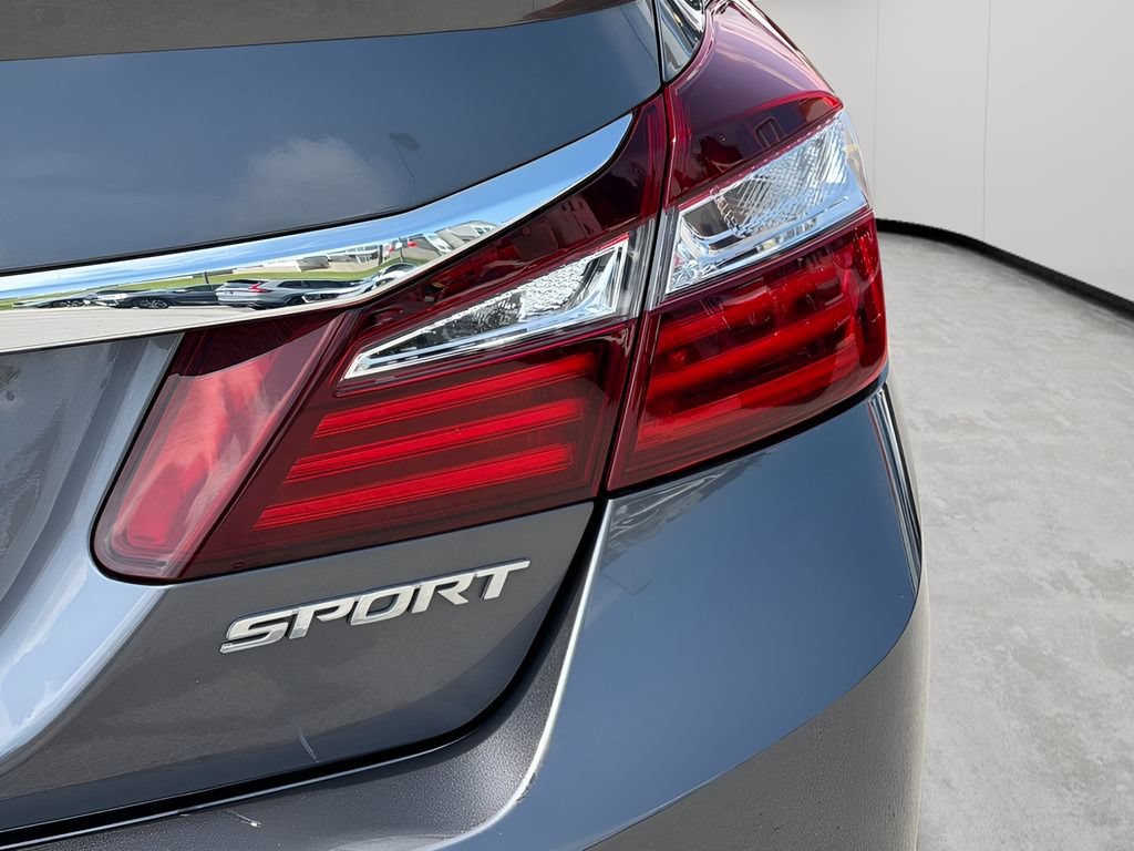 Used 2017 Honda Accord Sport image 5