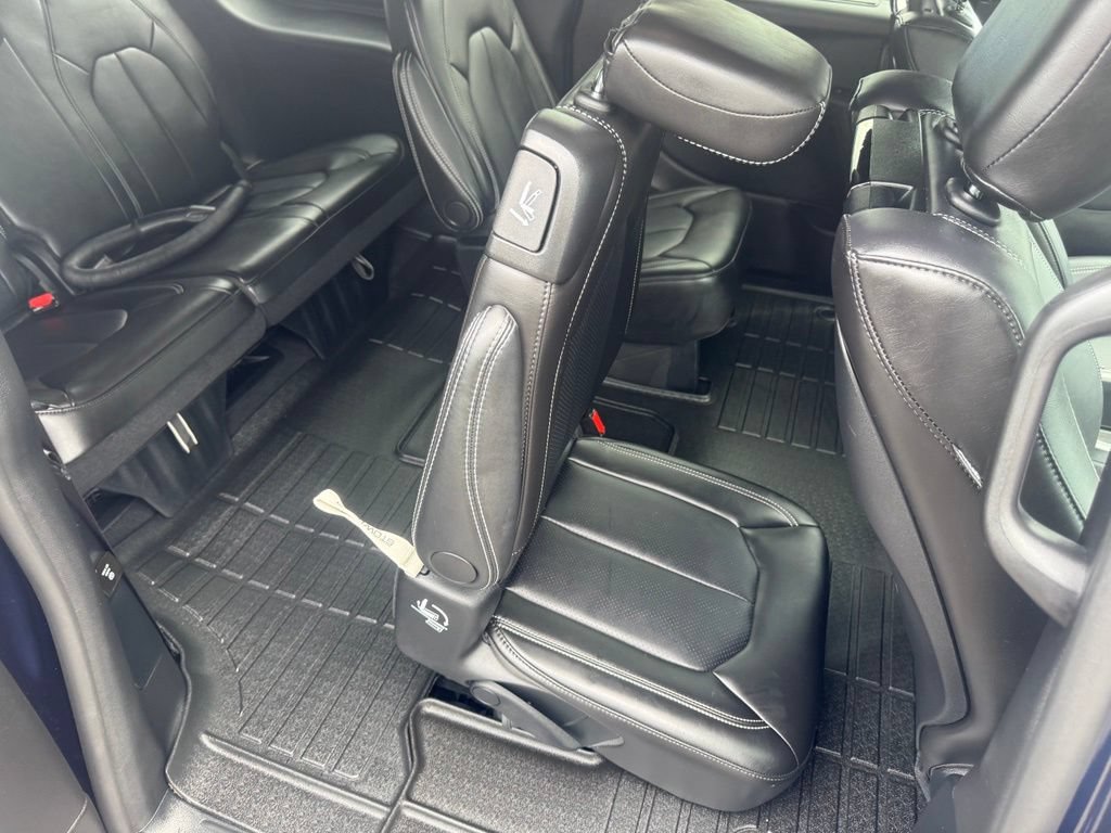 Used 2025 Chrysler Pacifica Select w/ Uconnect Theater Family Group AWD/4WD image 57