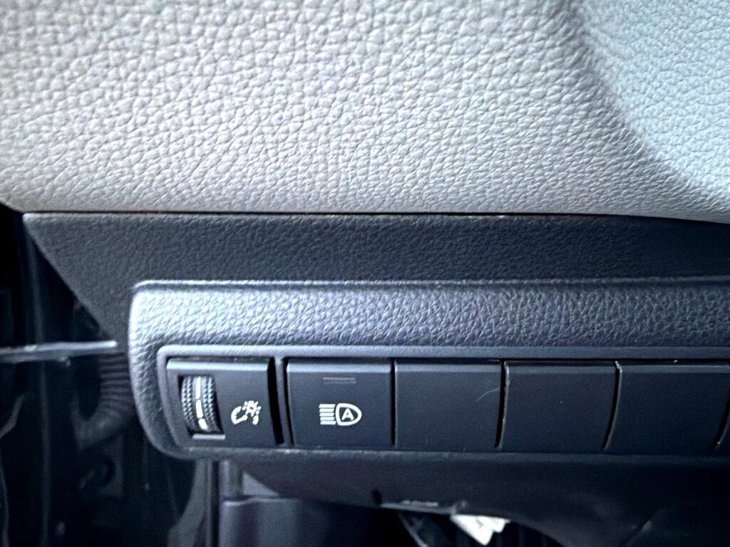 Used 2020 Toyota Corolla L w/ Phone Cable & Charge Package image 20