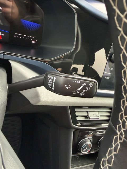 Used 2023 Volkswagen Taos SE image 23