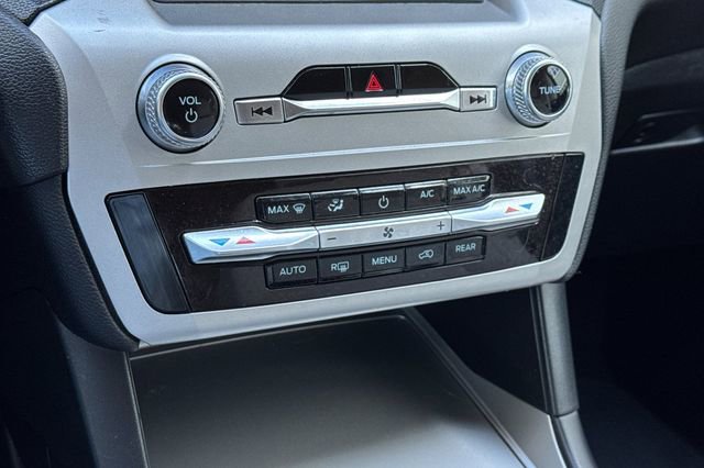 Used 2022 Ford Explorer 2WD image 24