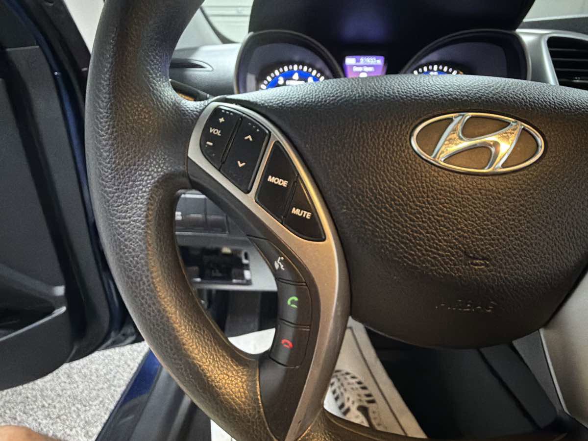 Used 2015 Hyundai Elantra GT FWD image 16