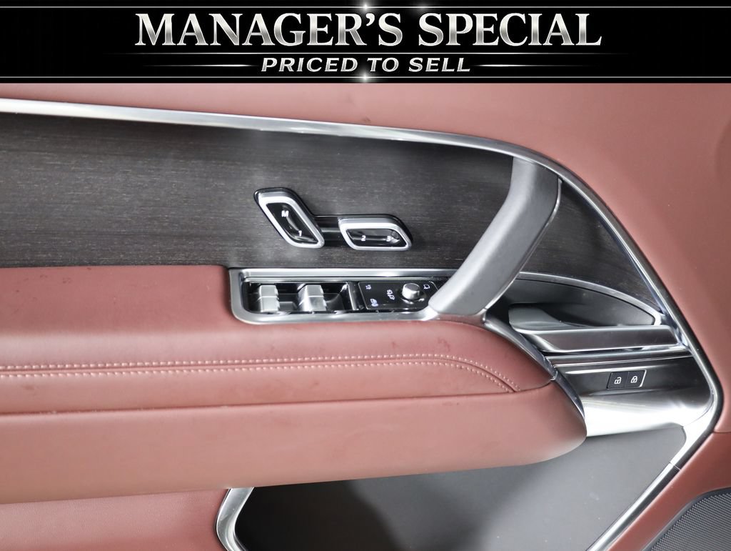 Used 2025 Land Rover Range Rover SE AWD/4WD image 10