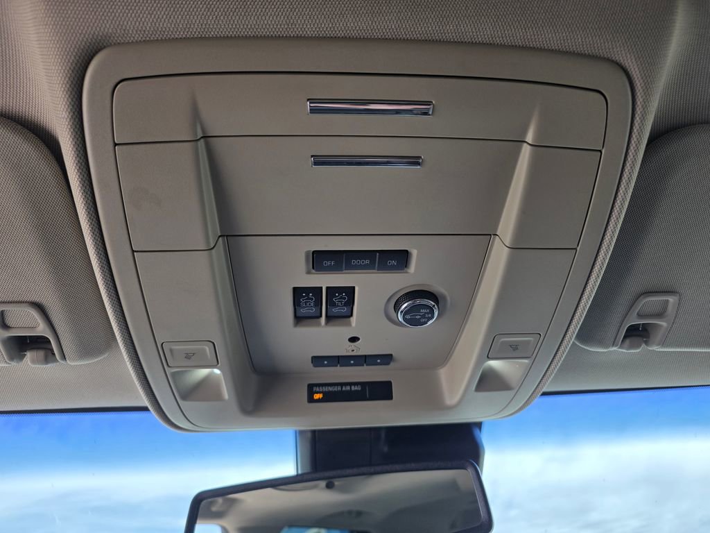 Used 2018 Chevrolet Tahoe Premier AWD/4WD image 22