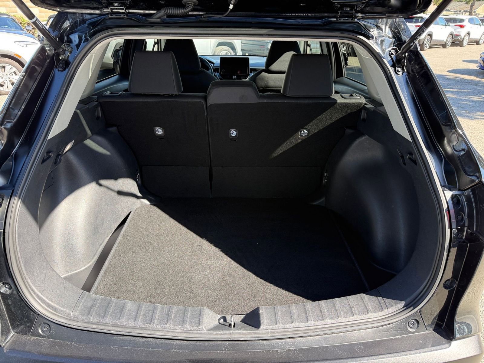 Used 2025 Toyota Corolla Cross LE image 27