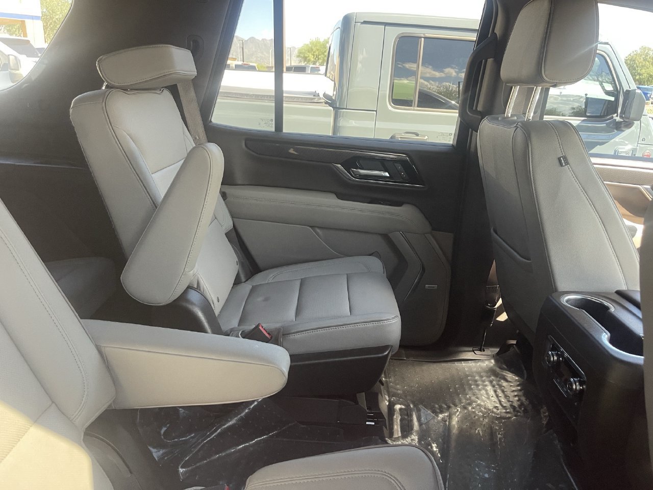 Used 2026 GMC Yukon Elevation RWD image 7