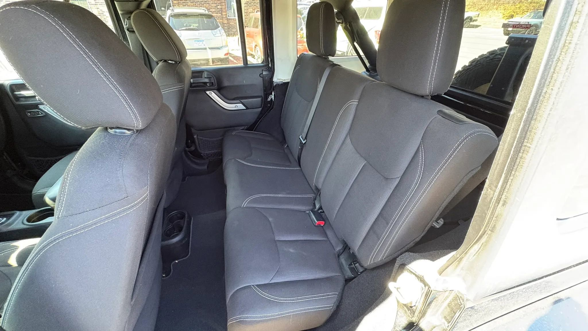 Used 2016 Jeep Wrangler Unlimited Sahara w/ Connectivity Group image 19