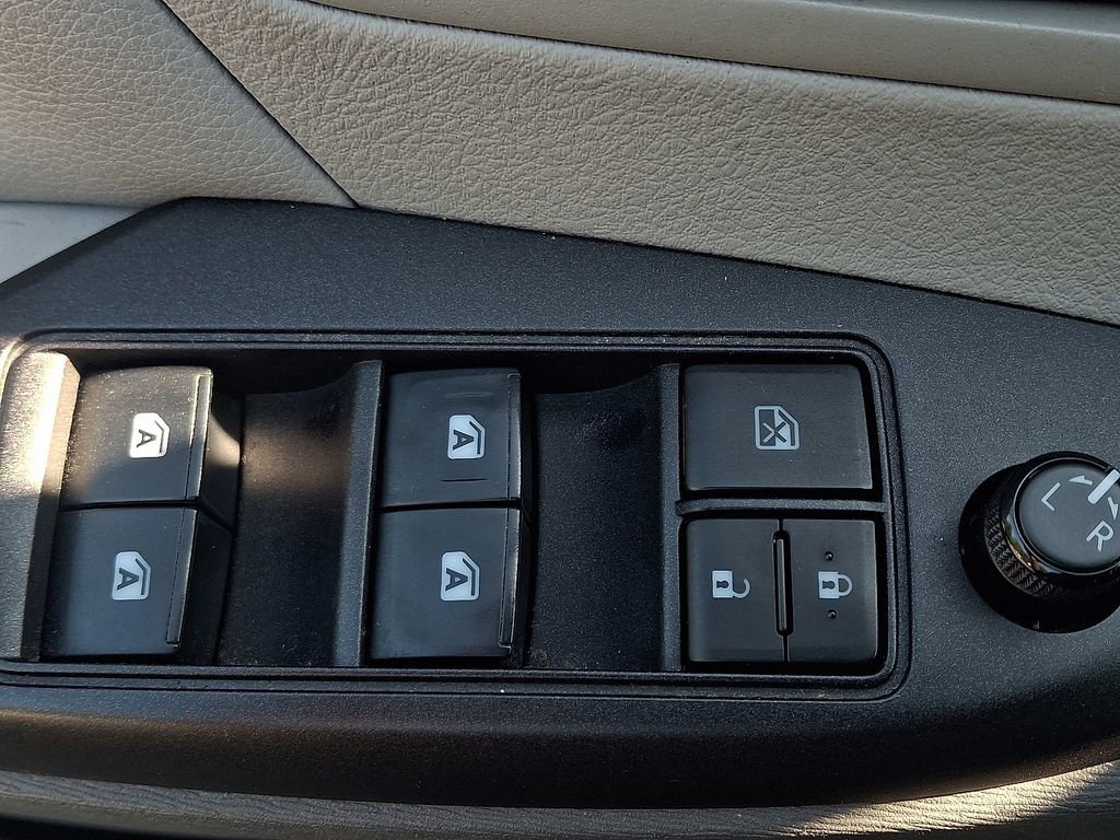 Used 2020 Toyota Sienna L image 24