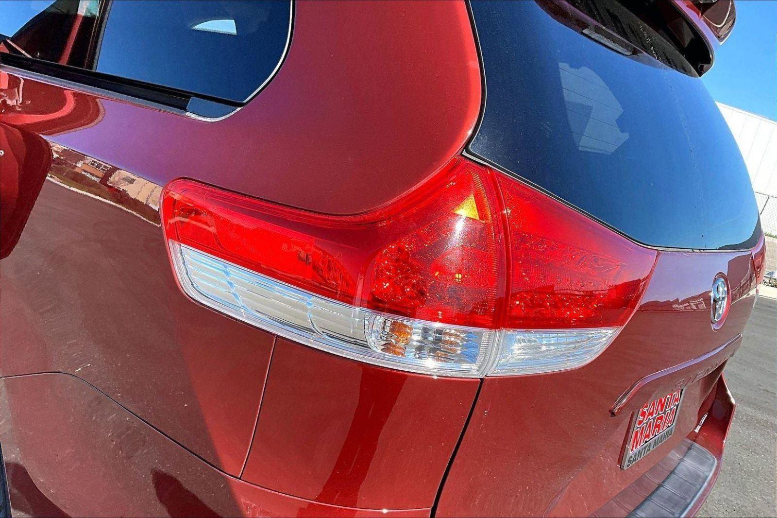 Used 2013 Toyota Sienna LE w/ Towing Pkg image 29