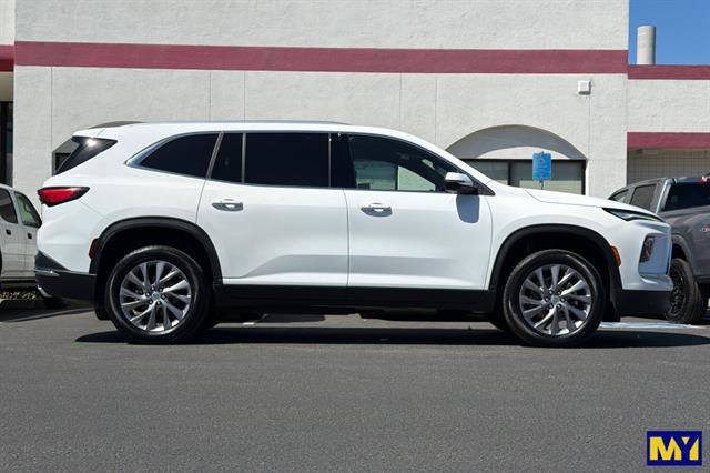 Used 2025 Buick Enclave Preferred AWD/4WD image 3