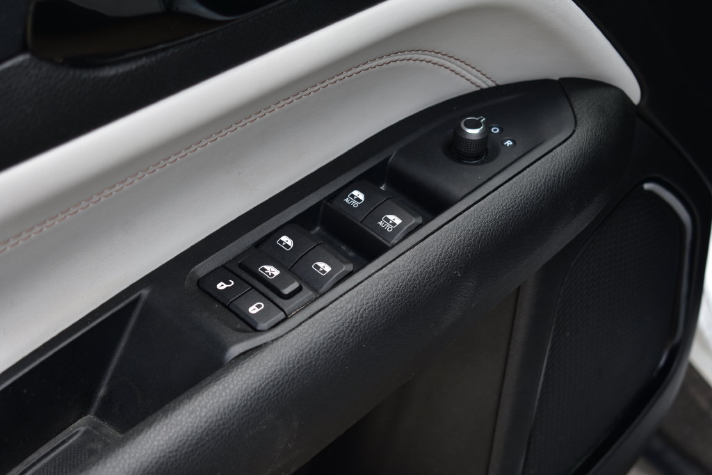 Used 2022 Jeep Compass Limited AWD/4WD image 16