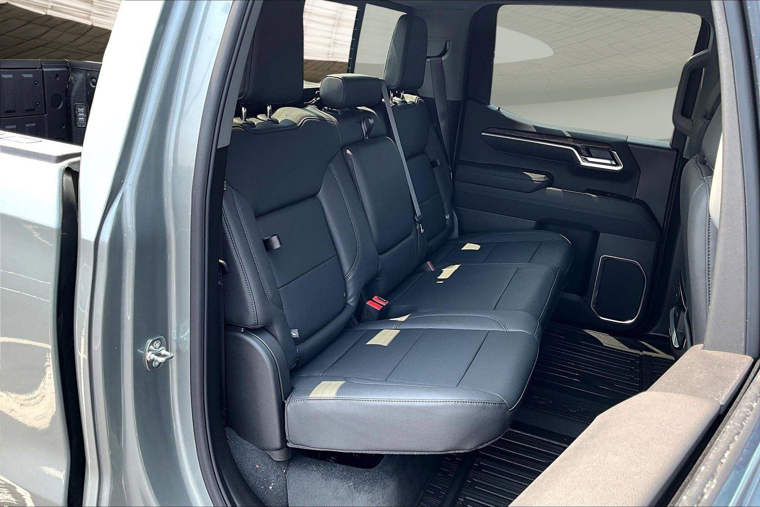 New 2026 GMC Sierra 1500 SLT w/ SLT Premium Plus Package image 7