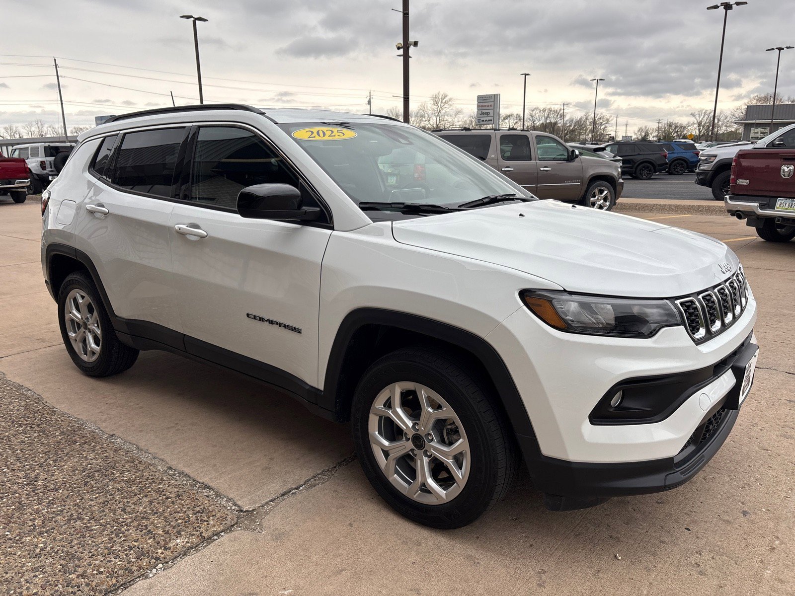 Used 2025 Jeep Compass Latitude w/ Convenience Group image 7