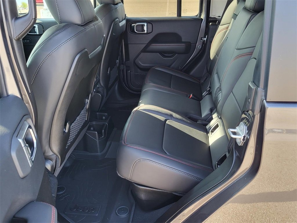 Used 2025 Jeep Gladiator Rubicon w/ Convenience Group image 12