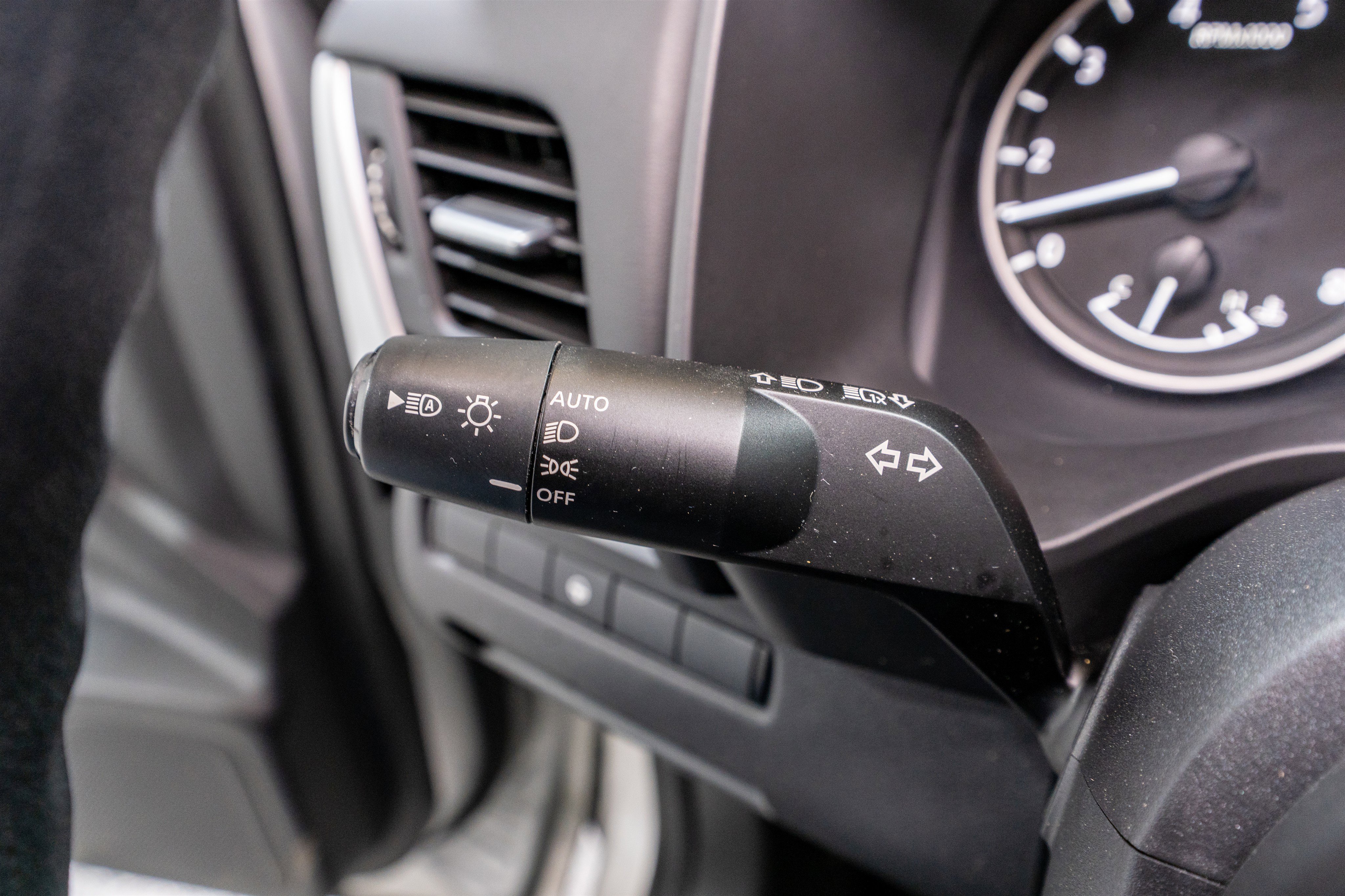 Used 2023 Nissan Rogue SV image 27