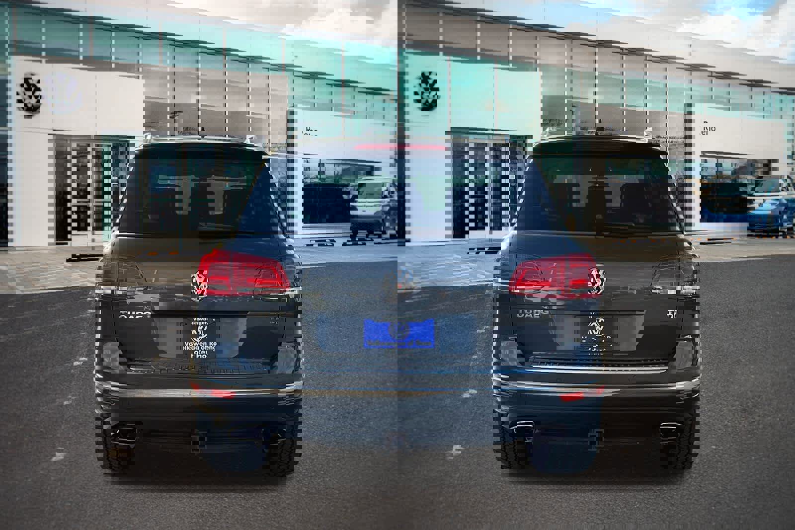 Used 2016 Volkswagen Touareg TDI image 6