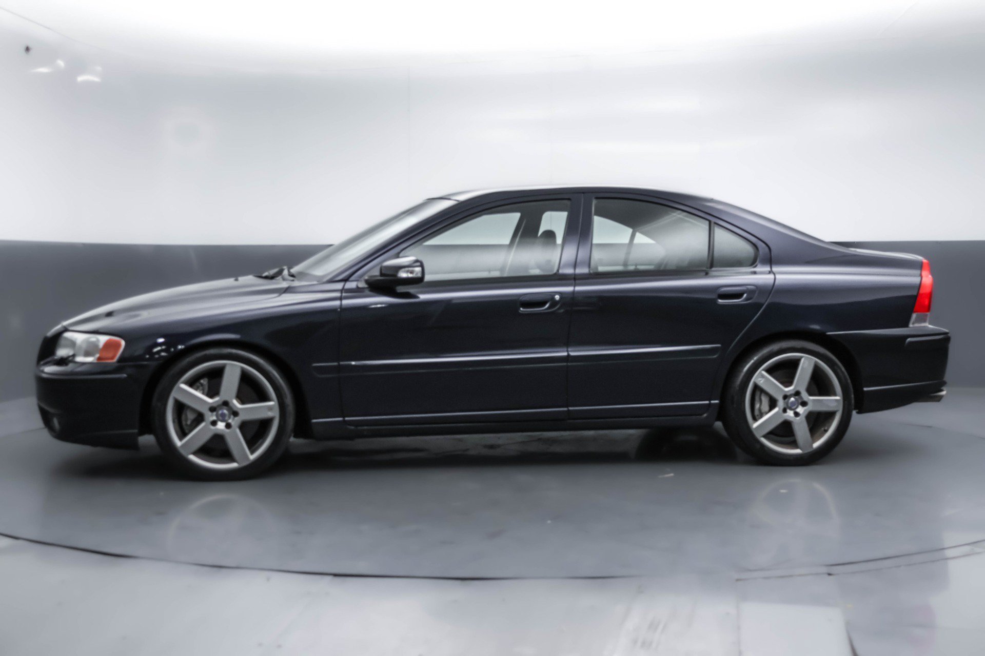 Used 2007 Volvo S60 R AWD/4WD image 2