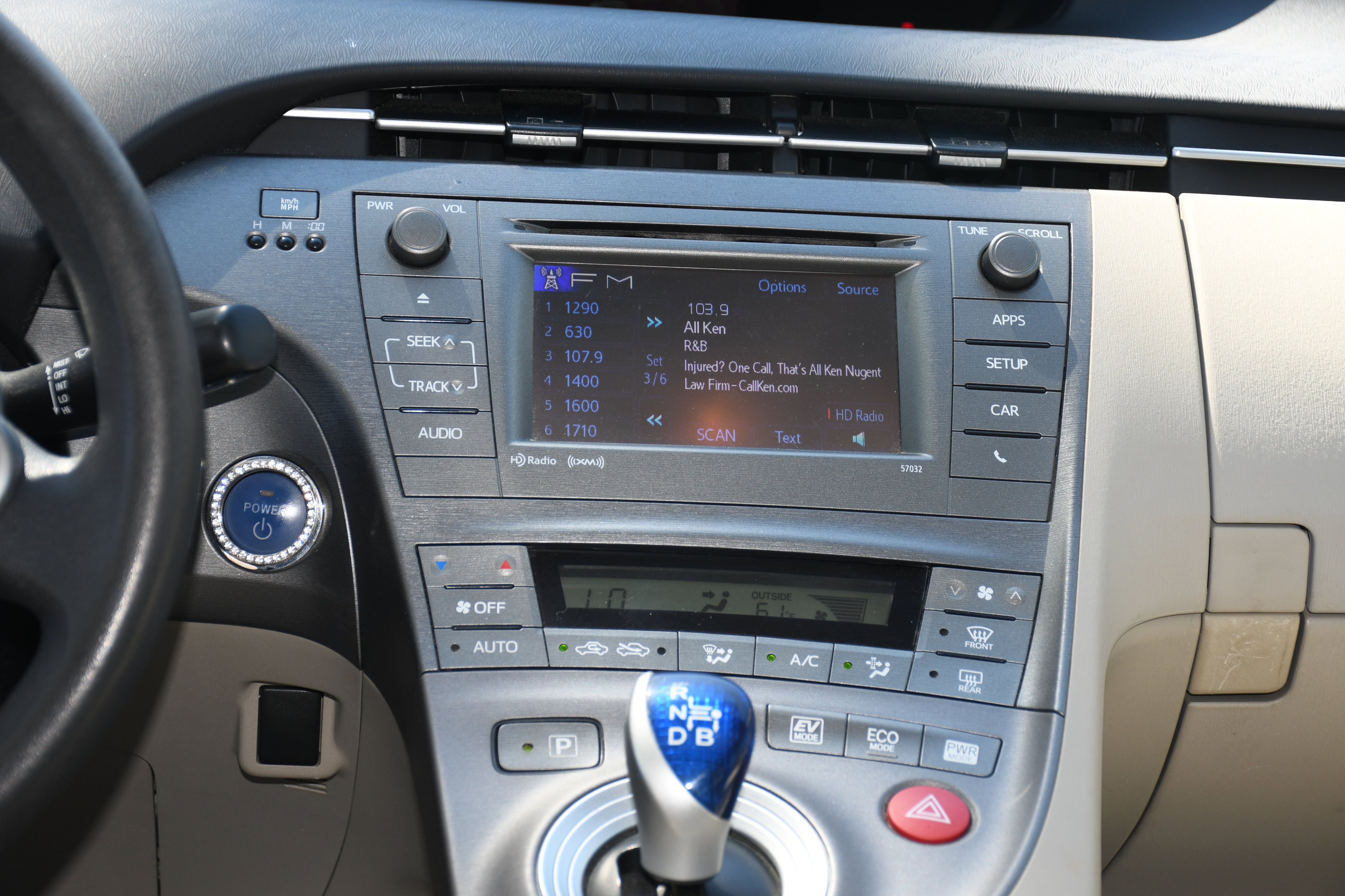 Used 2015 Toyota Prius Three w/ Solar Roof Package image 16