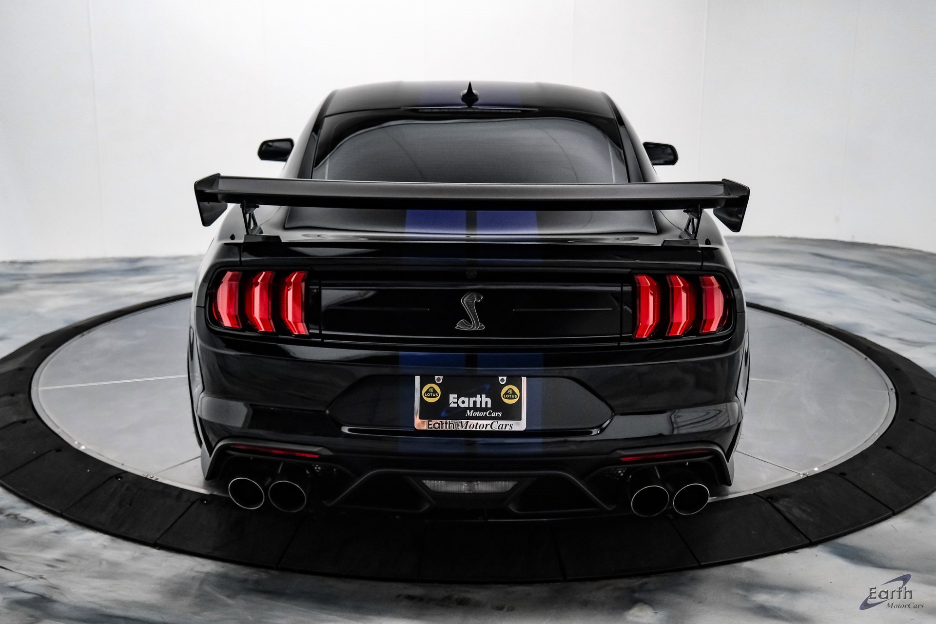 Used 2020 Ford Mustang Shelby GT500 w/ Carbon Fiber Track Pack image 11