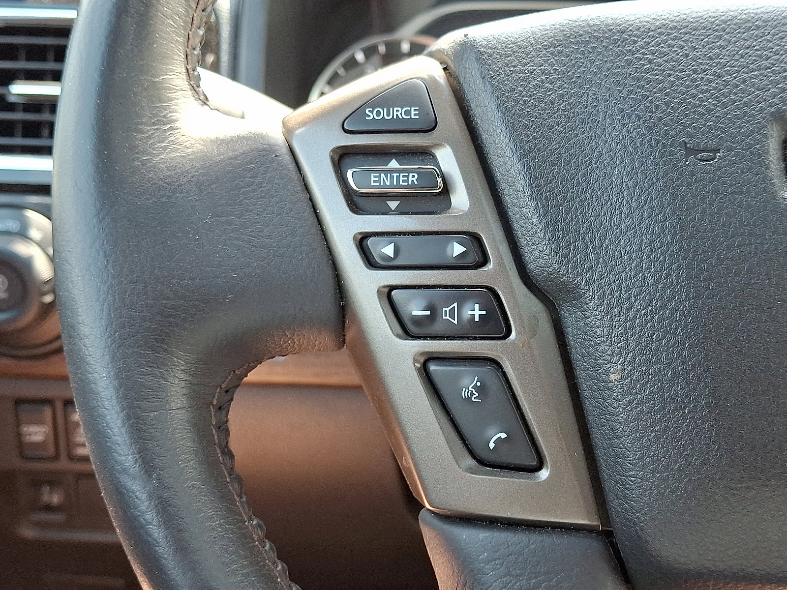 Used 2024 Nissan Titan Platinum Reserve w/ Moonroof Package image 23