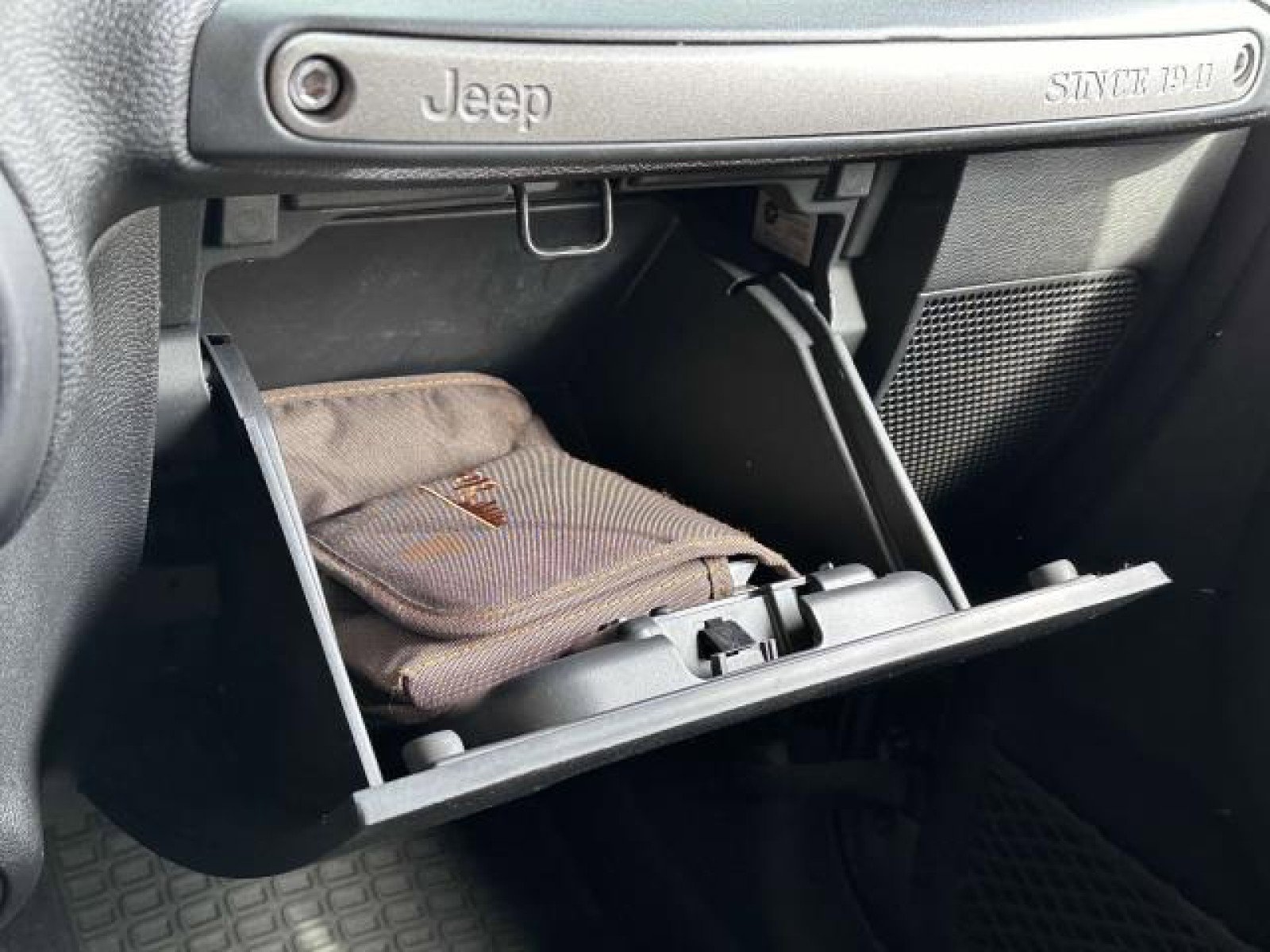 Used 2018 Jeep Wrangler Unlimited Sport S image 28