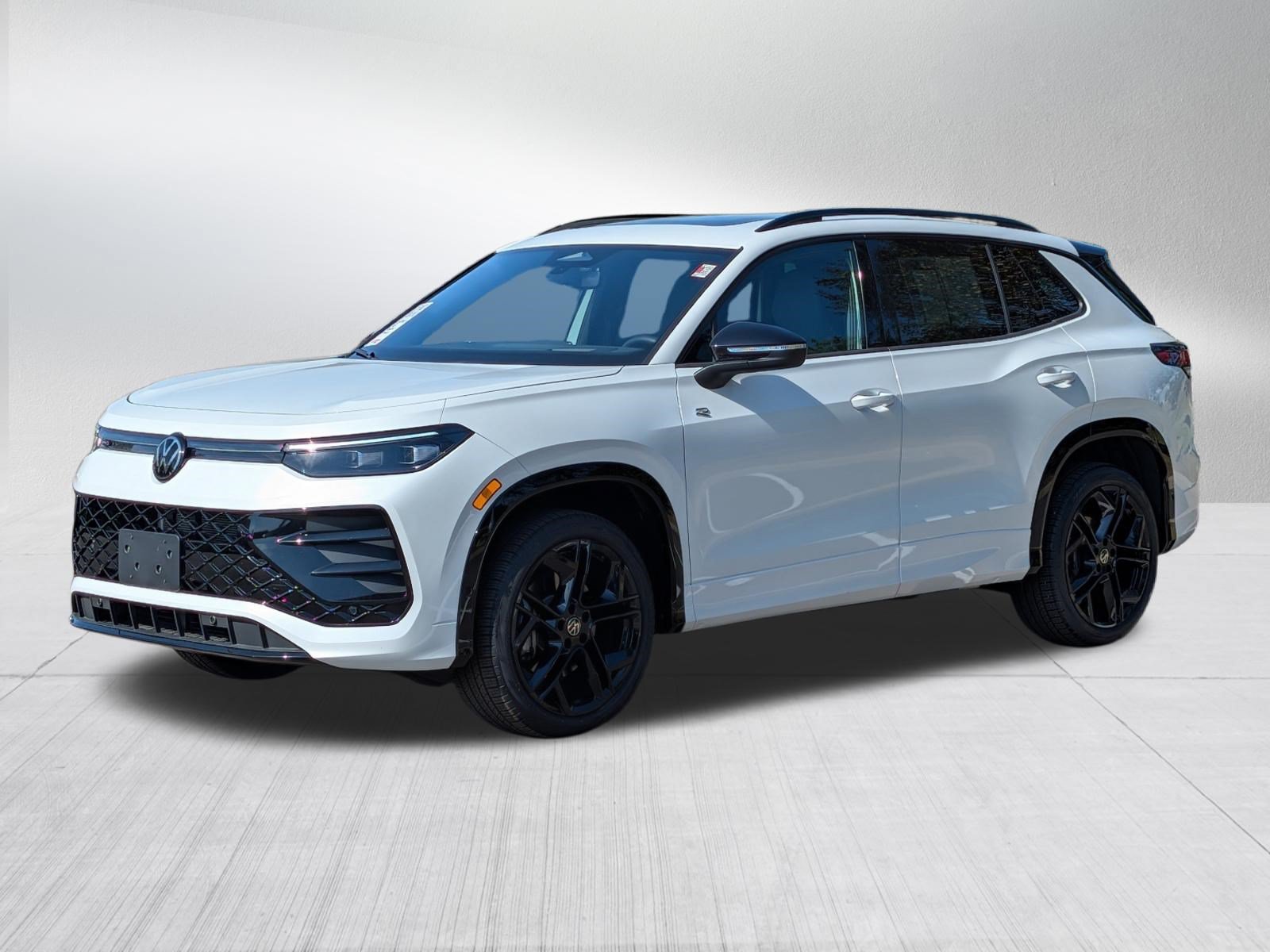 Certified 2026 Volkswagen Tiguan SE R-Line AWD/4WD image 3