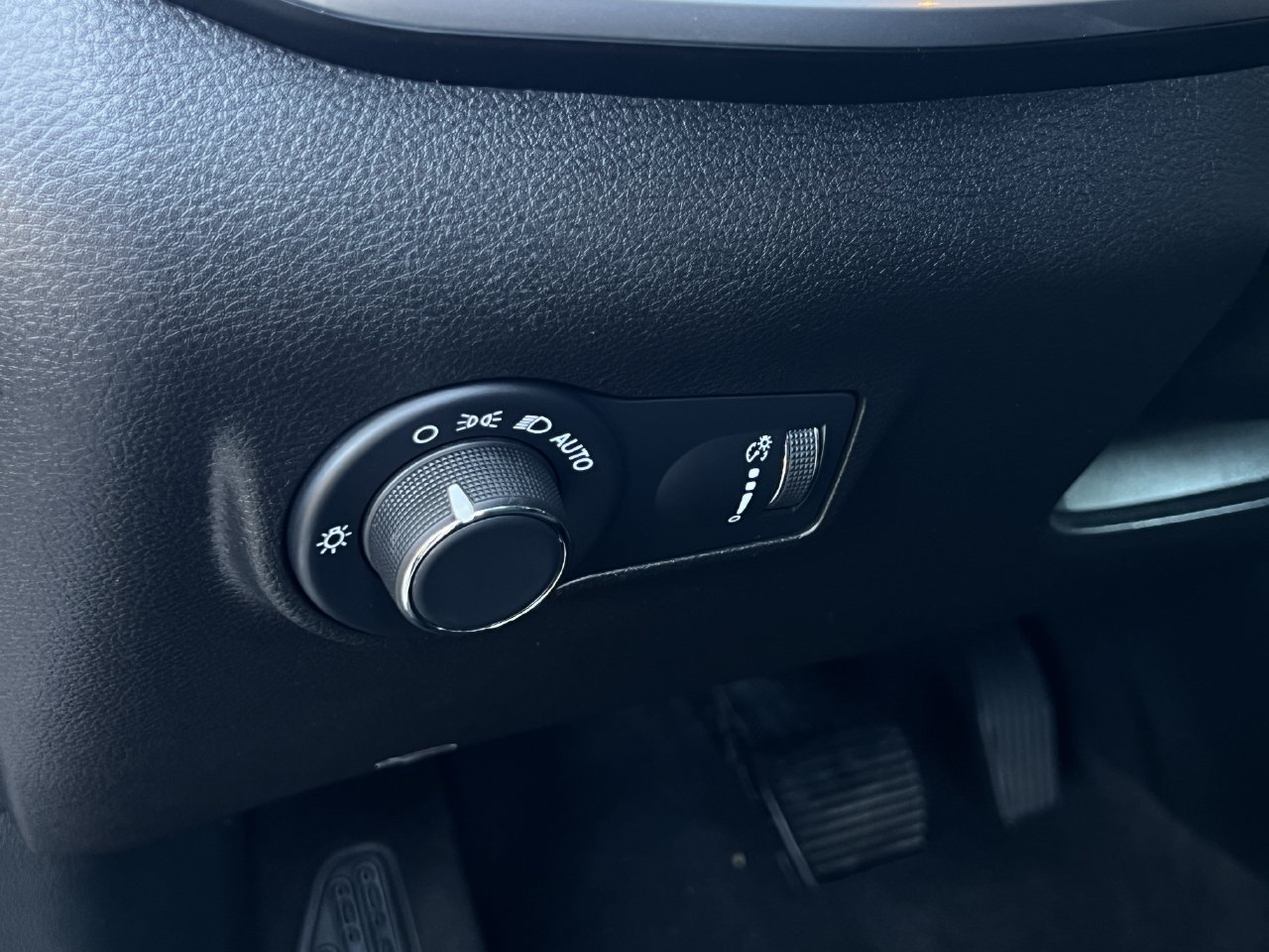Used 2025 Jeep Compass Sport AWD/4WD image 15