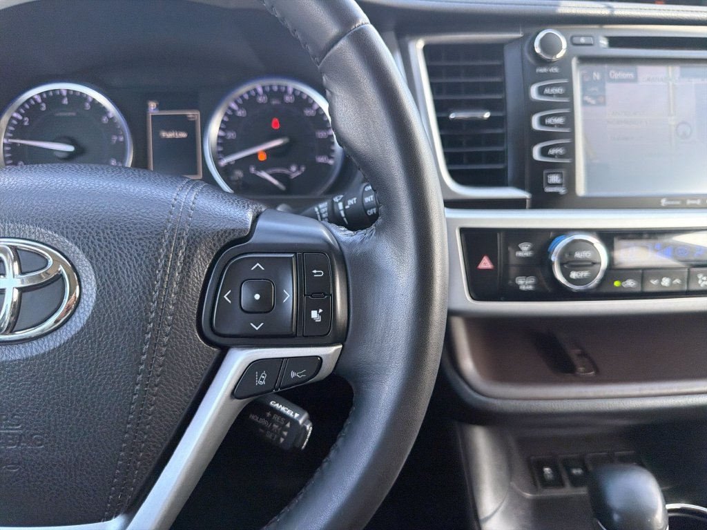 Used 2018 Toyota Highlander Limited AWD/4WD image 31